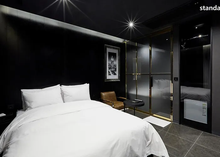 The Artist Yeoksam Motel *